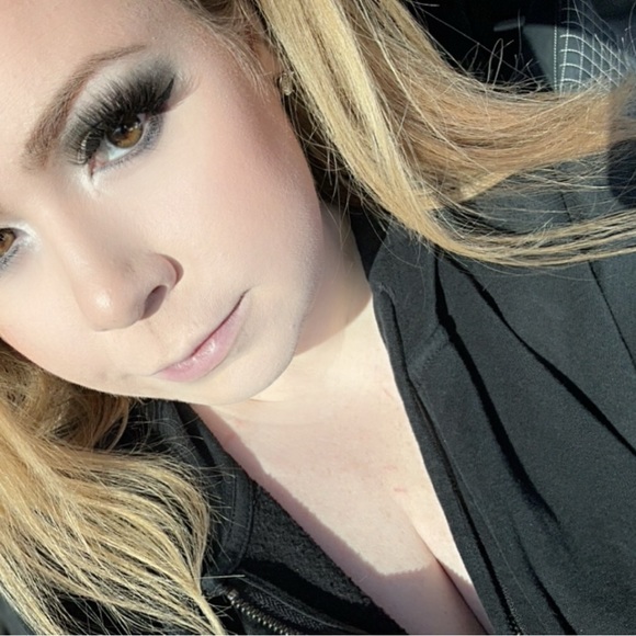 Meet your Posher, Meg - Picture 2 of 3